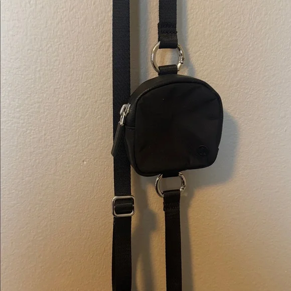 Lululemon Phone Crossbody Bag Black - Picture 4 of 8